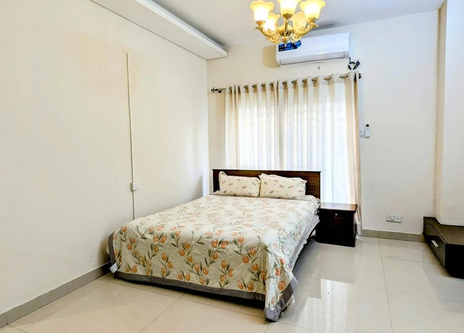 Luxurious Apartment At Banani Dakka