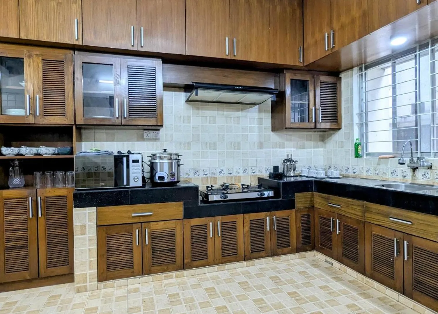 Luxurious Apartment At Banani Dhaka