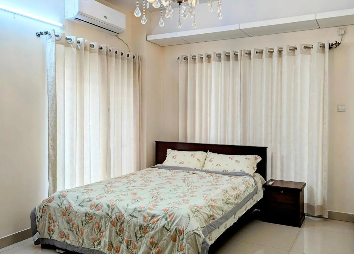 Luxurious Apartment At Banani Dhaka